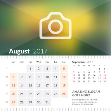 Ağustos 2017. 2017 Yılı Masa Takvimi. Hafta Pazar başlar. Sayfada 2 Ay. Fotoğraf Yeri ile Vektör Tasarım Yazdırma Şablonu