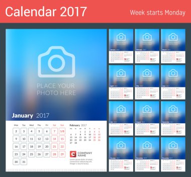 2017 Yılı Duvar Takvimi. Fotoğraf Için Yer ile Vektör Yazdırma Şablonu. Hafta Pazartesi başlar. Sayfada 2 Ay. 12 Ay Seti