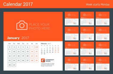 2017 Yılı Takvimi. Hafta Pazartesi başlar. Sayfada 2 Ay. Fotoğraf ve Şirket Logosu için Yer ile Vektör Tasarım Baskı Şablonu