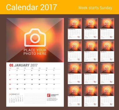 Duvar takvimi planlayıcısı 2017 yıl için. Vektör yazdırma şablonu fotoğraf için bir yer. Hafta Pazar günü başlar. Sayfa 2 ay. 12 ay kümesi
