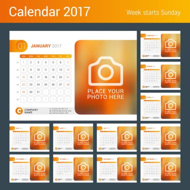 Masa takvimi 2017 yıl için. Vektör tasarım fotoğraf, Logo ve iletişim bilgileri için yer yazdırma şablonu. Hafta Pazar günü başlar. Takvim kılavuzu hafta numaraları ile