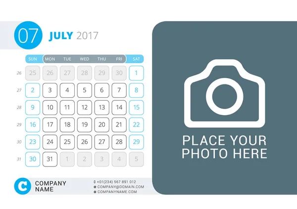 Kalender für 2017 Jahr. Juli. Vektor Design Druckvorlage mit Platz für Foto, Logo und Kontaktinformationen. Die Woche beginnt am Sonntag. Kalenderraster mit Wochenzahlen — Stockvektor