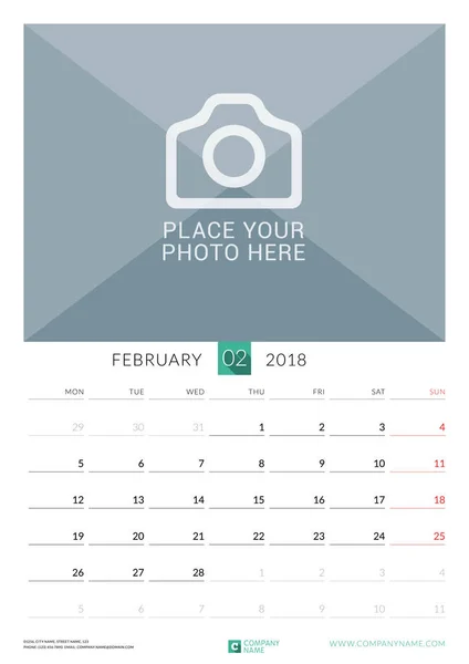Fevereiro de 2018. Calendário mensal de parede para 2018 Ano. Modelo de impressão de design vetorial com lugar para foto. A semana começa na segunda-feira. Orientação de Retrato —  Vetores de Stock