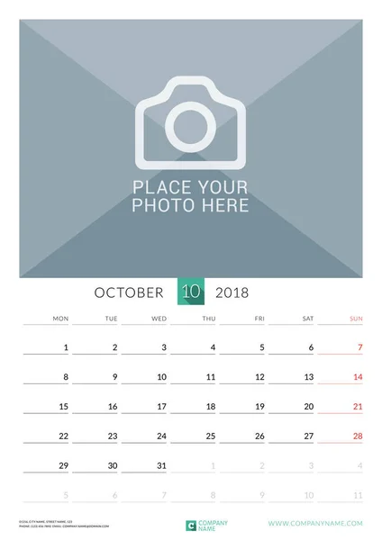 Octubre de 2018. Muro Calendario mensual para 2018 Año. Plantilla de impresión de diseño vectorial con lugar para la foto. La semana comienza el lunes. Orientación al retrato — Vector de stock