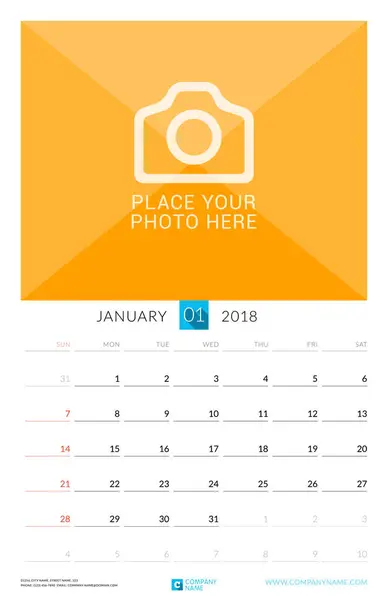 Janeiro de 2018. Calendário mensal de parede para 2018 Ano. Modelo de impressão de design vetorial com lugar para foto. A semana começa no domingo. Orientação de Retrato —  Vetores de Stock