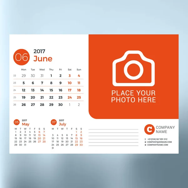 Plantilla de planificador de calendario para junio de 2017. La semana comienza el lunes. Plantilla vectorial de impresión de diseño aislada sobre fondo borroso — Vector de stock