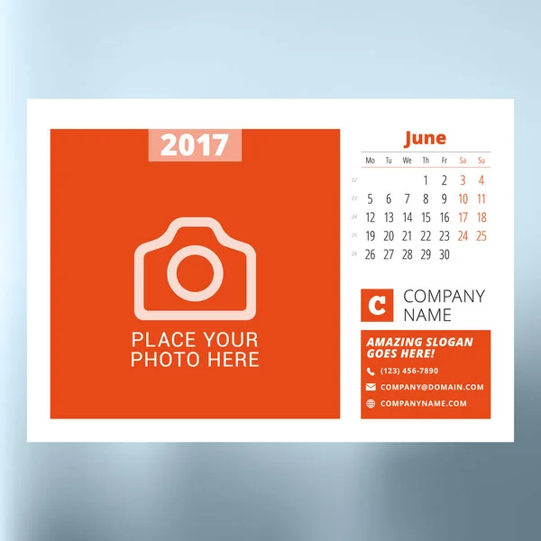 Kalenderplaner-Vorlage für Juni 2017. Woche beginnt Montag. Design Print Vektor Template isoliert auf verschwommenem Hintergrund — Stockvektor