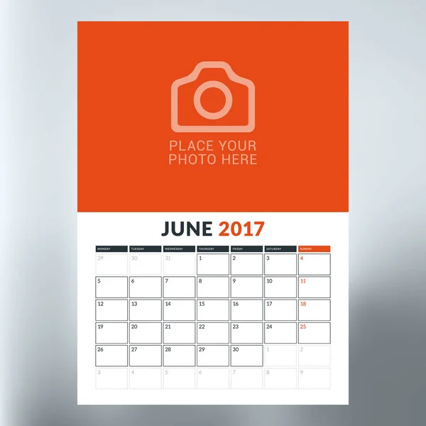 Plantilla de planificador de calendario para junio de 2017. La semana comienza el lunes. Plantilla vectorial de impresión de diseño aislada sobre fondo borroso — Vector de stock