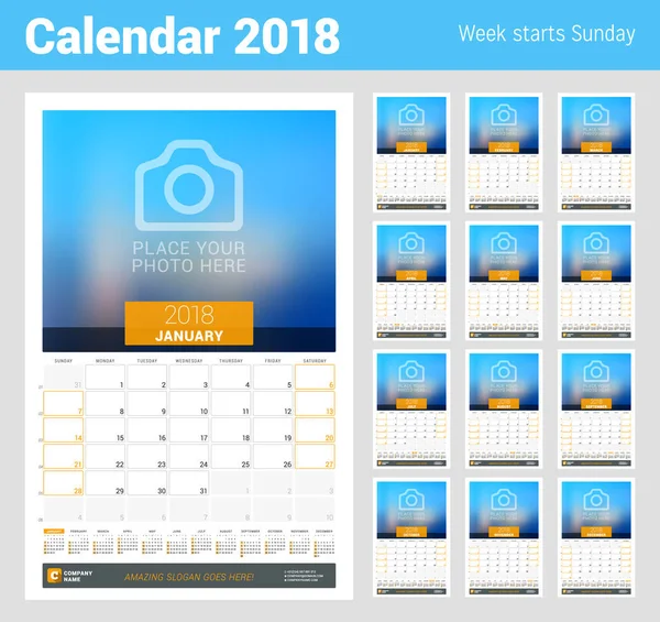Planejador de calendário mensal para 2018 Ano. Modelo de impressão de design vetorial com lugar para foto e calendário de ano. Semana Sarts no domingo —  Vetores de Stock