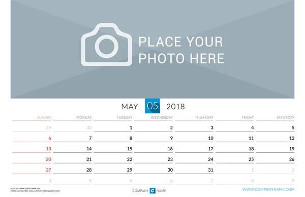 Mai 2018. Calendrier mensuel mural pour 2018 Année. Modèle d'impression vectoriel avec place pour la photo. La semaine commence le dimanche. Orientation paysage — Image vectorielle
