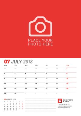 Duvar takvimi planlayıcısı 2018 yıl için. Temmuz. Vektör yazdırma şablonu fotoğraf için bir yer. Hafta Pazartesi günü başlar. Sayfa 2 ay