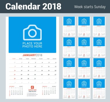 Duvar 2018 yıl için aylık takvim. Vektör tasarım yer için fotoğraf yazdırma şablonu. Hafta Pazar günü başlar. Sayfa 3 ay