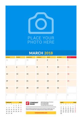 Vektör aylık takvim planlayıcısı şablonu 2018 yıl. Mart. Vektör tasarım yer için fotoğraf yazdırma şablonu. Hafta Pazartesi günü başlar. Sayfa 3 ay. İleti örneği tasarım