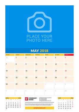 Vektör aylık takvim planlayıcısı şablonu 2018 yıl. Olabilir. Vektör tasarım yer için fotoğraf yazdırma şablonu. Hafta Pazartesi günü başlar. Sayfa 3 ay. İleti örneği tasarım