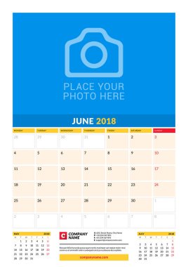 Vektör aylık takvim planlayıcısı şablonu 2018 yıl. Haziran. Vektör tasarım yer için fotoğraf yazdırma şablonu. Hafta Pazartesi günü başlar. Sayfa 3 ay. İleti örneği tasarım