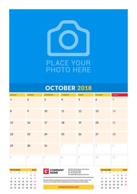 Vektör aylık takvim planlayıcısı şablonu 2018 yıl. Ekim. Vektör tasarım yer için fotoğraf yazdırma şablonu. Hafta Pazartesi günü başlar. Sayfa 3 ay. İleti örneği tasarım