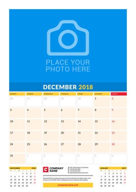 Vektör aylık takvim planlayıcısı şablonu 2018 yıl. Aralık. Vektör tasarım yer için fotoğraf yazdırma şablonu. Hafta Pazartesi günü başlar. Sayfa 3 ay. İleti örneği tasarım