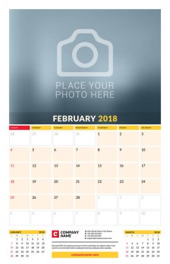 Vektör takvim planlayıcısı şablon 2018 yıl için. Şubat. Vektör tasarım yer için fotoğraf yazdırma şablonu. Hafta Pazar günü başlar. Sayfa 3 ay. İleti örneği tasarım