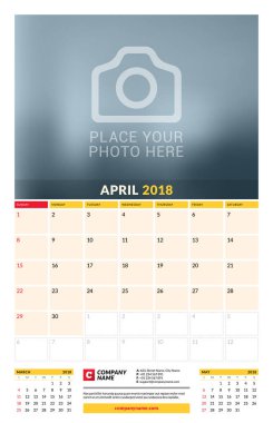 Vektör takvim planlayıcısı şablon 2018 yıl için. Nisan. Vektör tasarım yer için fotoğraf yazdırma şablonu. Hafta Pazar günü başlar. Sayfa 3 ay. İleti örneği tasarım