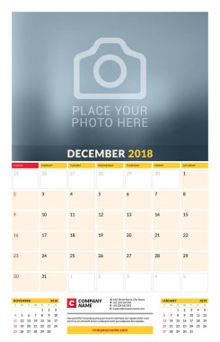 Vektör takvim planlayıcısı şablon 2018 yıl için. Aralık. Vektör tasarım yer için fotoğraf yazdırma şablonu. Hafta Pazar günü başlar. Sayfa 3 ay. İleti örneği tasarım