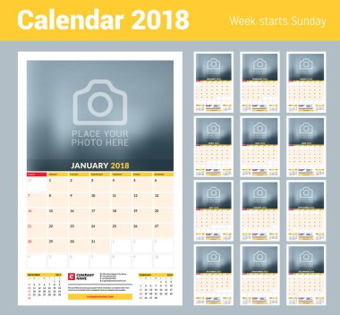 Vektör takvim planlayıcısı şablon 2018 yıl için. Vektör tasarım yer için fotoğraf yazdırma şablonu. Hafta Pazar günü başlar. Sayfa 3 ay. İleti örneği tasarım
