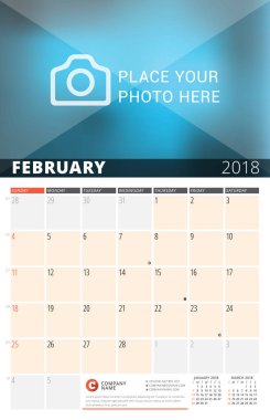 Duvar takvimi planlayıcısı 2018 yıl için. Vektör tasarım fotoğraf ve notlar için yazdırma şablonu. Ayın Evreleri. Hafta başlar Pazar. Sayfa 3 ay. Şubat 2018