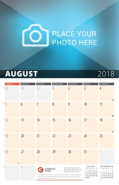 Duvar takvimi planlayıcısı 2018 yıl için. Vektör tasarım fotoğraf ve notlar için yazdırma şablonu. Ayın Evreleri. Hafta başlar Pazar. Sayfa 3 ay. Ağustos 2018