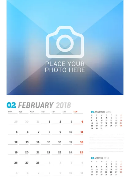 Febrero de 2018. Plantilla de planificador de calendario de pared. Plantilla de impresión de diseño vectorial con lugar para la foto. La semana comienza el lunes. 3 Meses en la página — Vector de stock