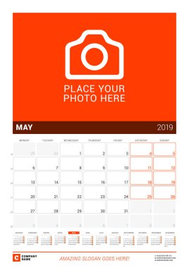 Mayıs 2019. Duvar takvimi 2019 yıl için. Vektör tasarım fotoğraf ve yıl takvimi için yer yazdırma şablonu. Hafta sarts Pazartesi günü
