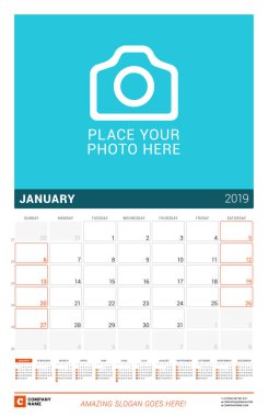 Ocak 2019. Duvar takvimi 2019 yıl için. Vektör tasarım fotoğraf ve yıl takvimi için yer yazdırma şablonu. Hafta sarts Pazar günü