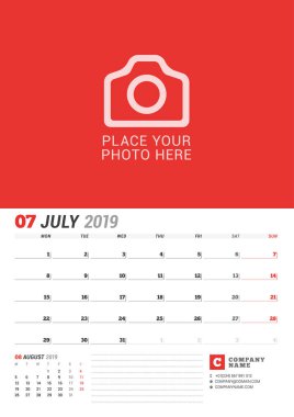 Duvar takvimi planlayıcısı 2019 yıl için. Temmuz. Vektör yazdırma şablonu fotoğraf için bir yer. Hafta Pazartesi günü başlar