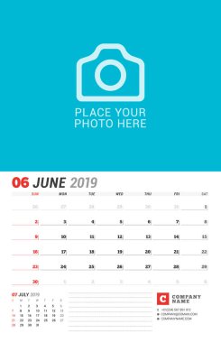 Duvar takvimi planlayıcısı 2019 yıl için. Haziran. Vektör yazdırma şablonu fotoğraf için bir yer. Hafta Pazar günü başlar