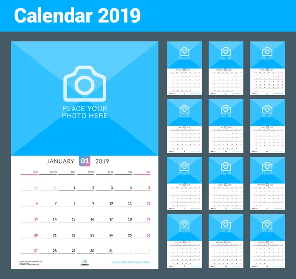 Calendário de parede para 2019 ano. Modelo de impressão de design vetorial com lugar para foto. A semana começa no domingo. Conjunto de 12 páginas. Orientação do retrato —  Vetores de Stock