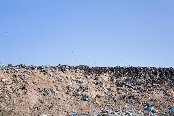 固形廃棄物の埋め立て 大量のゴミ — ストック写真