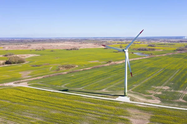 Väderkvarn Bakgrund Grönt Fält Grön Elproduktion Alternativ Energi — Stockfoto