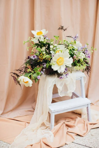 Hermosa Composición Flores Silvestres Interior Bodegón Artístico Con Flores — Foto de Stock