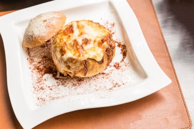 Istakoz Thermidor plaka üzerinde