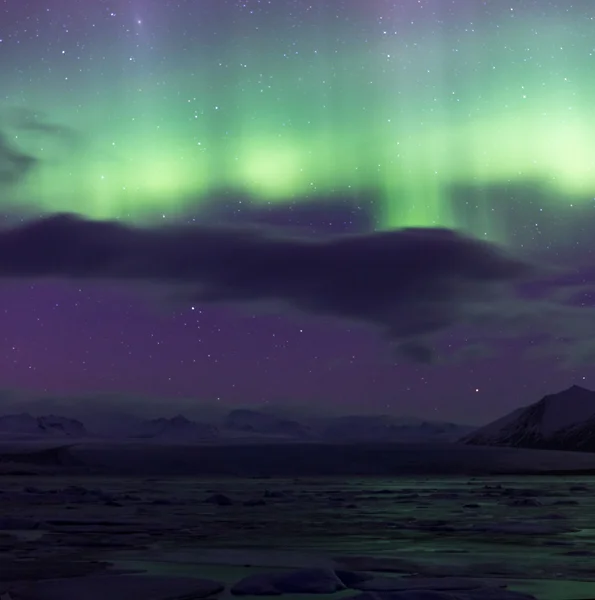 Das Nordlicht an der Gletscherlagune in Island — Stockfoto