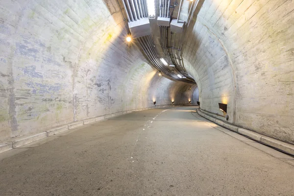 Estrada de túnel de passarela urbana — Fotografia de Stock