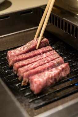 Wagyu A5 sığır eti yakiniku