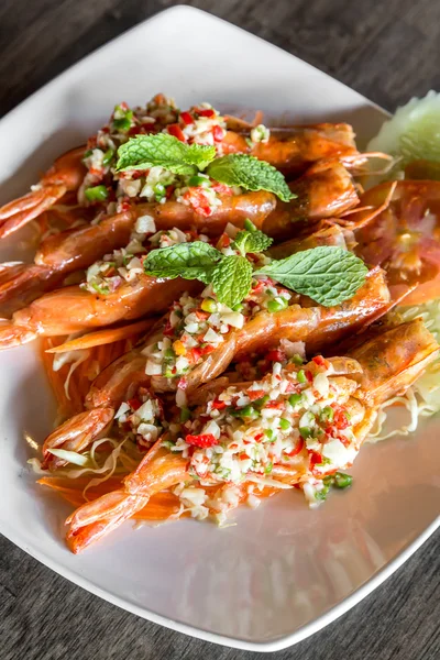 Salade épicée de crevettes tigrées — Photo