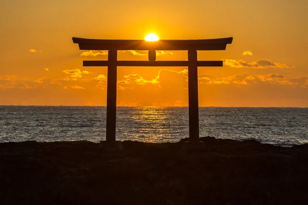 Toroii portão santuário japonês no Japão — Fotografia de Stock