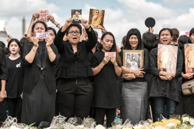 Tay insanlar Kral marşı şarkı