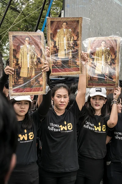태국 사람들은 임금의 국가 노래 — 스톡 사진