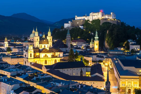 Ciudad de Salzburgo por la noche — Foto de Stock