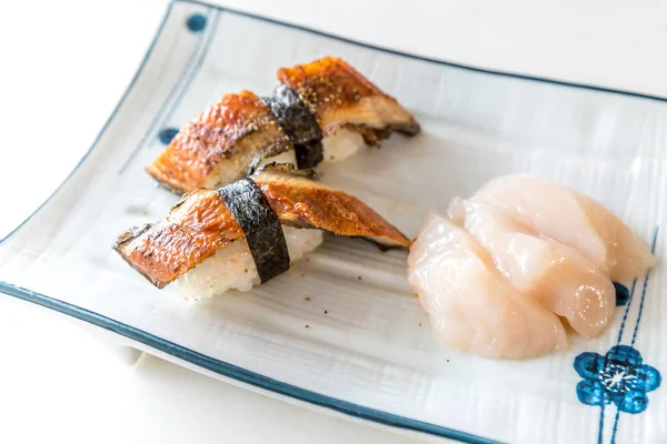 Unagi Sushi and fresh scallop — Stock Photo, Image