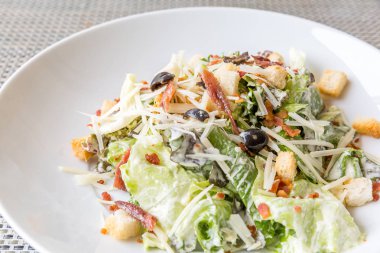 pastırma ile Sezar salatası