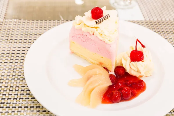 Ice cream cake — Stock Photo, Image