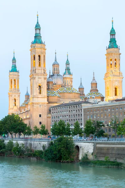 Pilíř bazilika s řeky Ebro — Stock fotografie