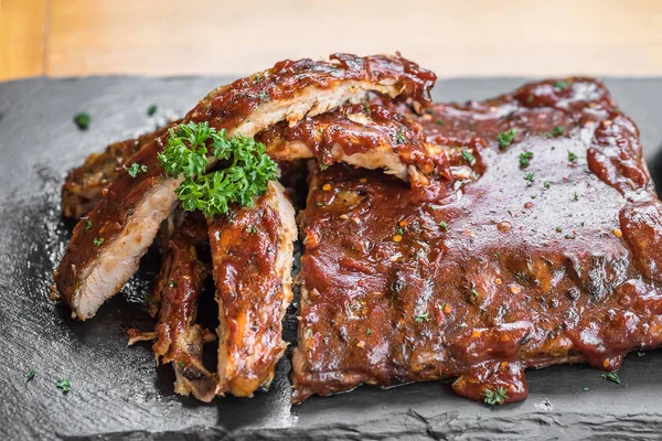 Gegrilde varkensribben — Stockfoto